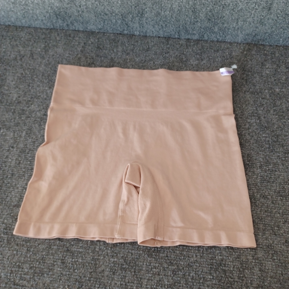 F.I.T Light Control Soft Seamless High Waist Shorts Size L